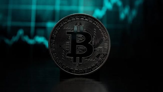 Bitcoin’s Make-or-Break Phase Begins: Weekly Support Holds, Momentum Fades