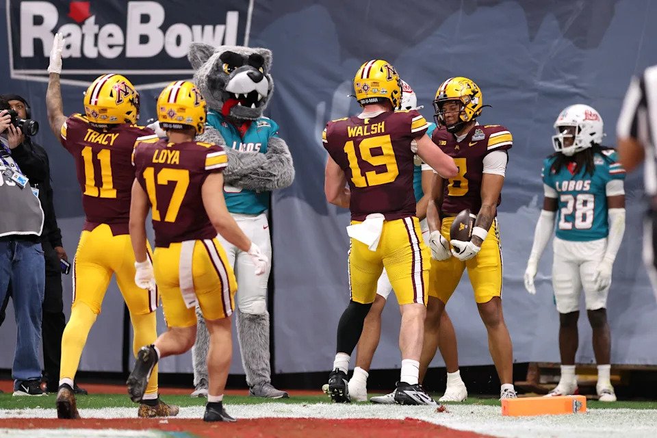 Jalen Smith’s second diving TD grab wins Rate Bowl as Minnesota denies New Mexico first 10-win season since 1982