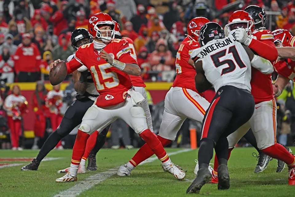 Week 15 NFL odds, picks, predictions: Our NFL best bets, including a play in Chargers-Chiefs